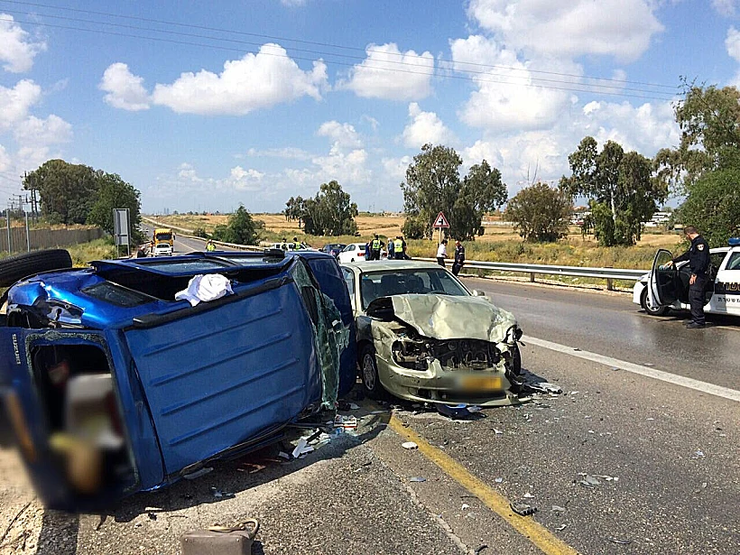 תאונה בין שני כלי רכב ליד יבנה