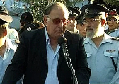 יונה יהב בהלוויתה של אהובה תומר