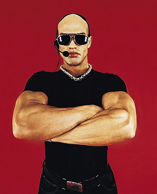 סלקטור בריון במשקפי שמש