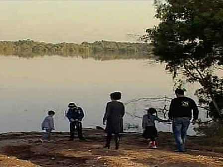 מטיילים במאגר שקמה בדרום