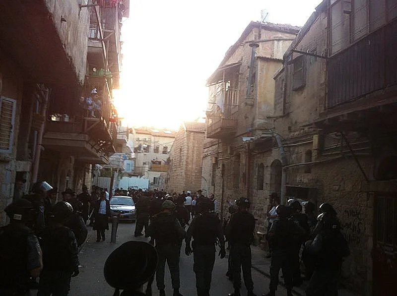 חרדים תקפו חייל במאה שערים