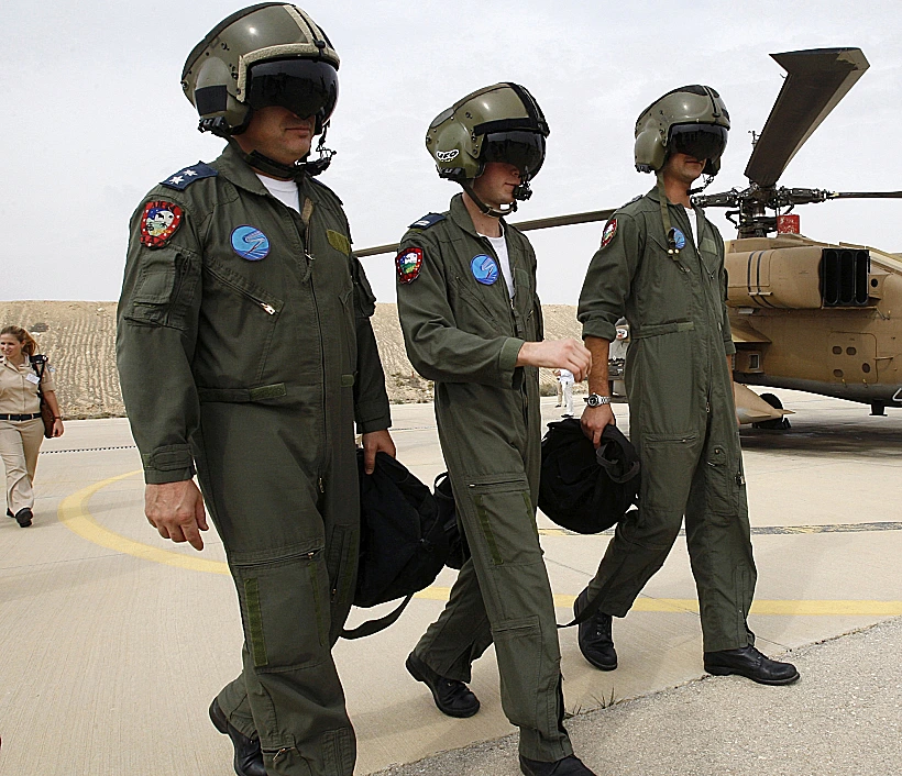 טייסים ומסוק