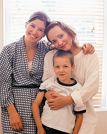 שתי נשים וילד