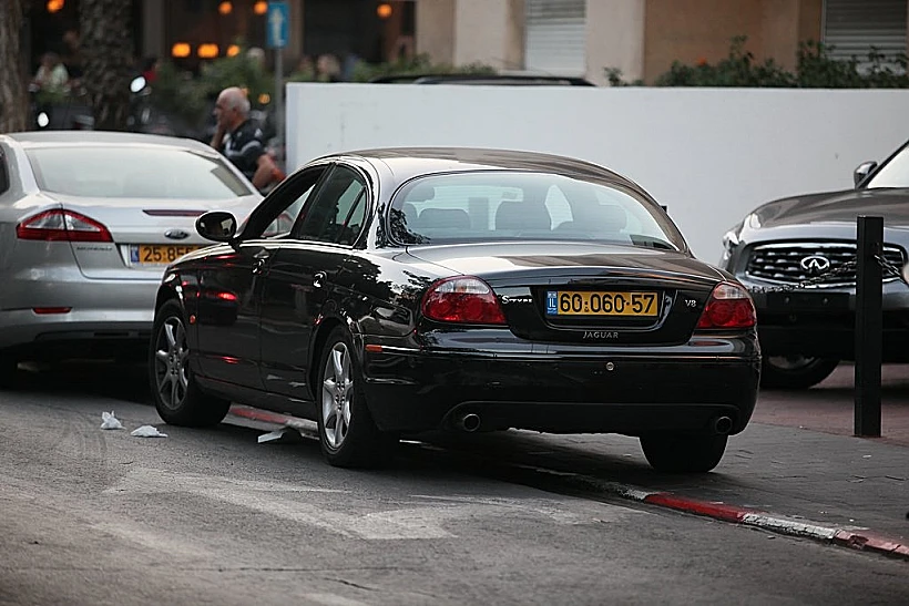 צביקה פיק- חנה במקום אסור