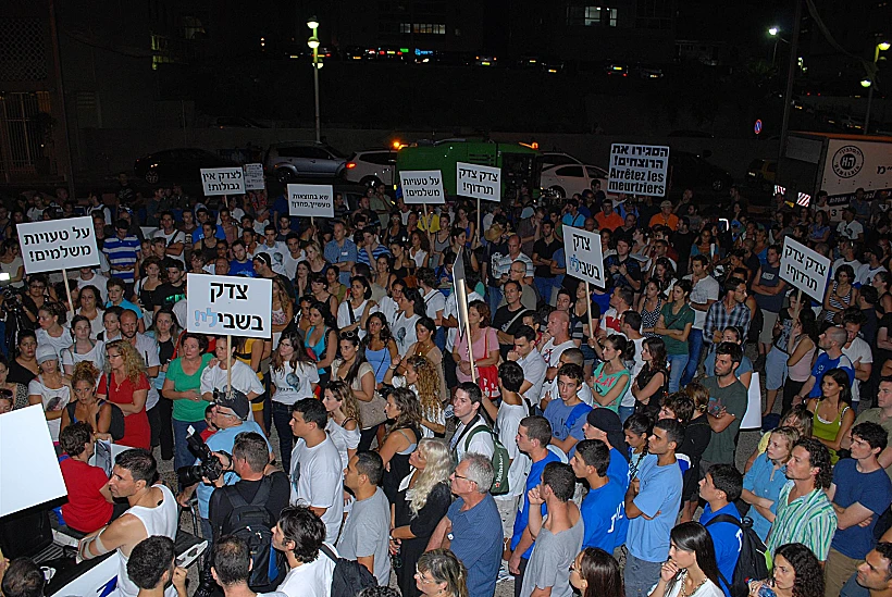 הפגנה מול שגרירות צרפת בקריאה להסגיר דורסי לי זיתוני