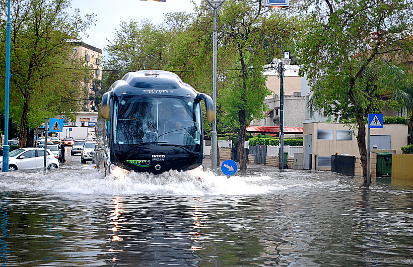 הצפה ברחוב משה שרת קרית חיים