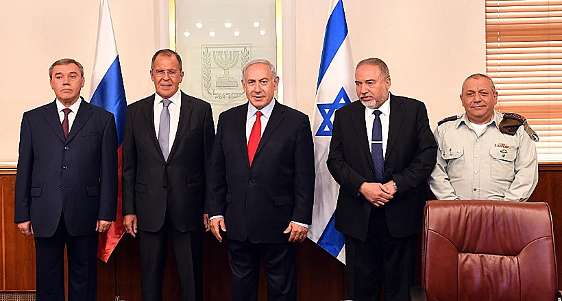 פגישת נתניהו, ליברמן ואיזנקוט עם לברו