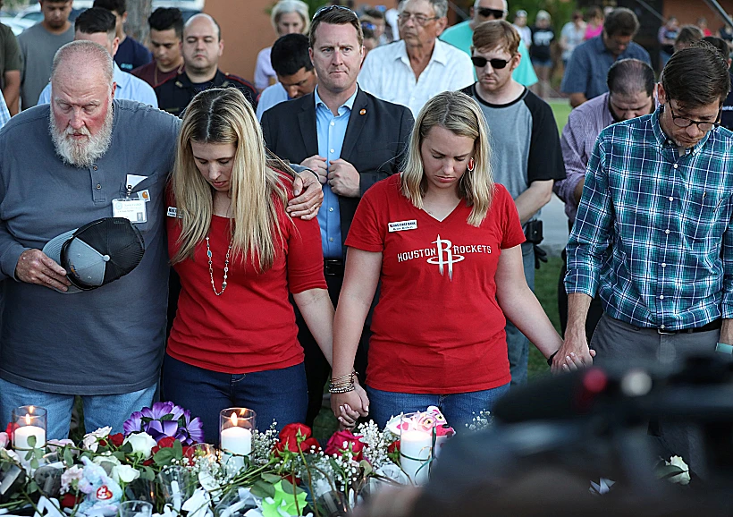 עצרת לזכר הרוגי הטבח בתיכון סנטה פה בטקסס