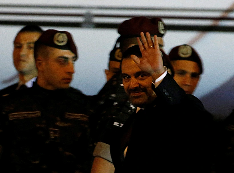 ראש ממשלת לבנון המתפטר, סעד אל-חרירי, נוחת בבירות