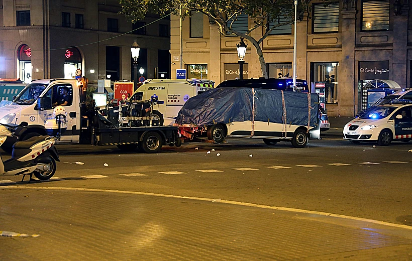 גרירת הרכב איתו בוצע פיגוע הדריסה בברצלונה שבספרד