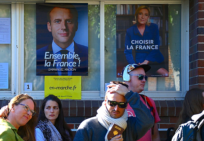 אוסטרלים ממוצא צרפתי ממתינים בסידני בתור להצבעה בבחירות לנשיאות