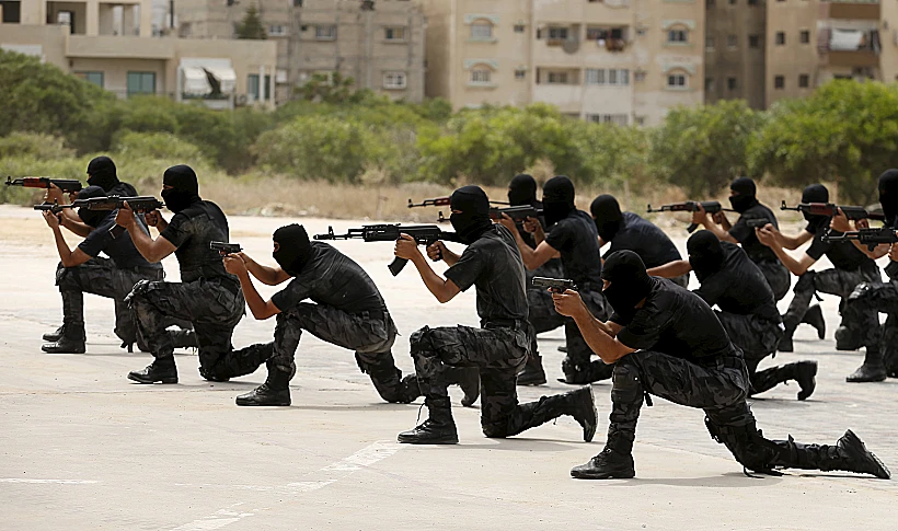 מחבלי חמאס מתאמנים ברצועת עזה