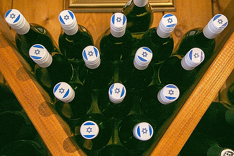 יינות מהגולן, שעל פקקיהם הוטבע דגל ישראל במחאה על סימון מוצרים מהתנחלויות