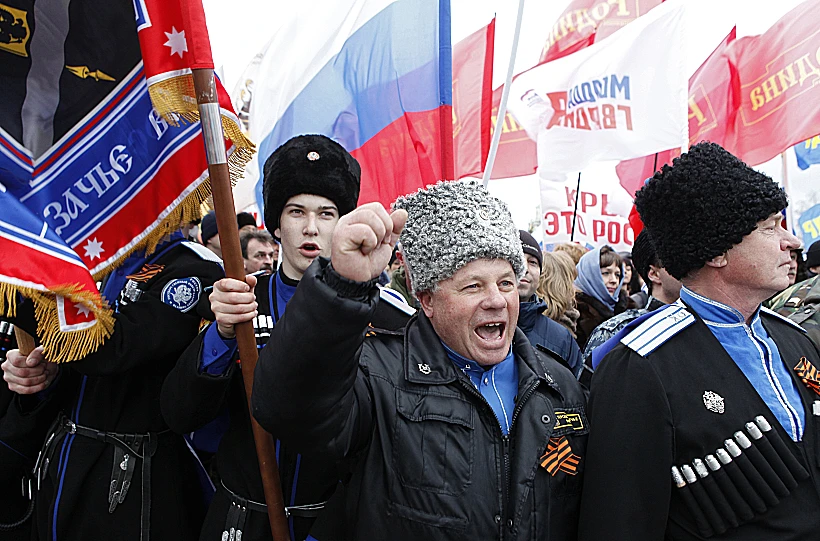 קוזאקים חוגגים בעיר הרוסית סטאברופול את סיפוח קרים לרוסיה