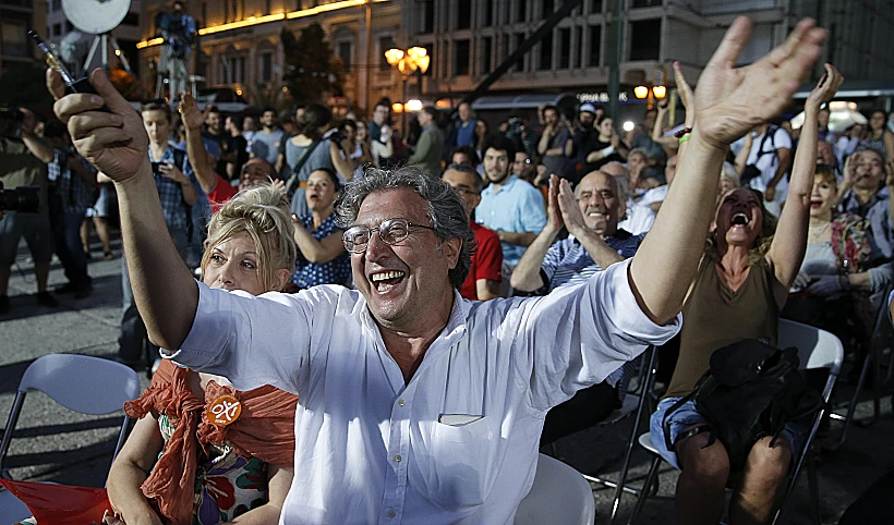 אלפים חוגגים ביוון את תוצאות משאל העם