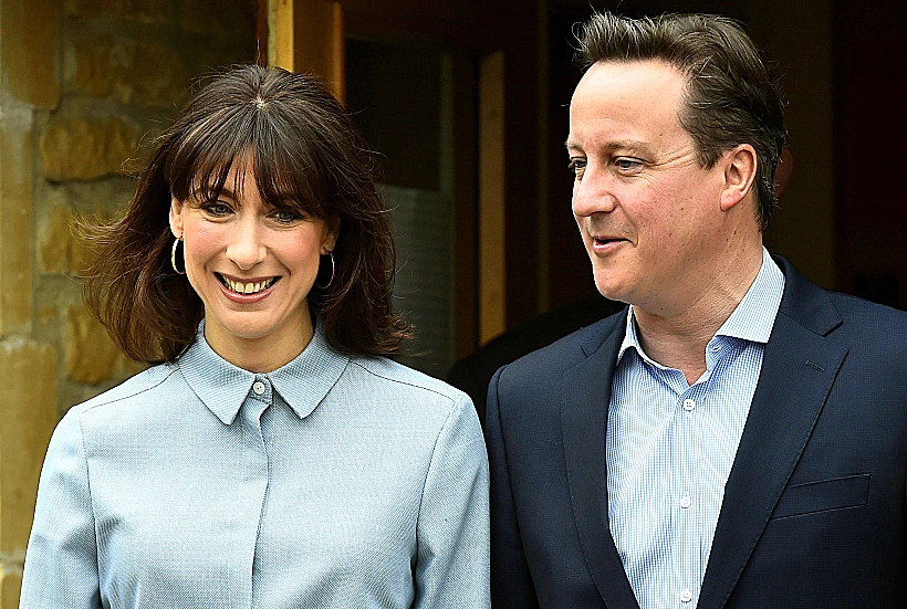 ראש ממשלת בריטניה ורעייתו מגיעים להצביע בבחירות