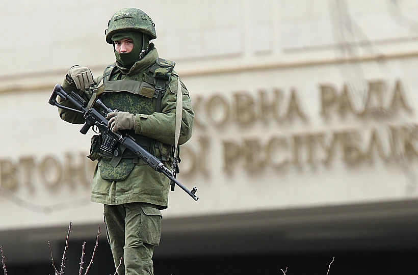 חיילים מחוץ לפרלמנט בחצי האי קרים