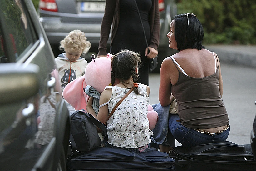 נוסעים ממתינים בשדה התעופה בבורגס לאחר הפיגוע