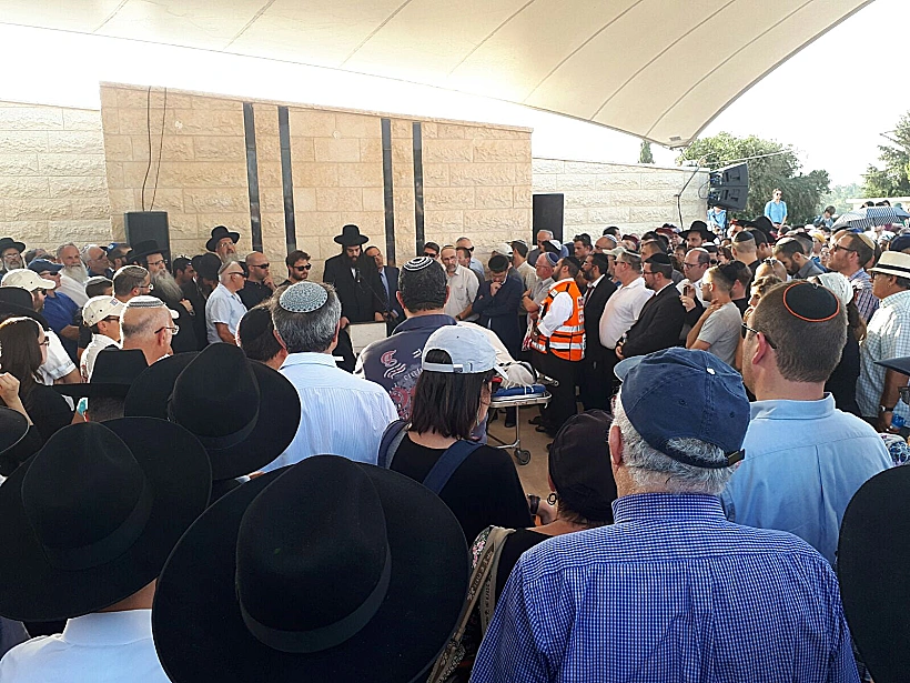 הלווית הנרצחים בפיגוע בחלמיש, בבית העלמין במודיעין