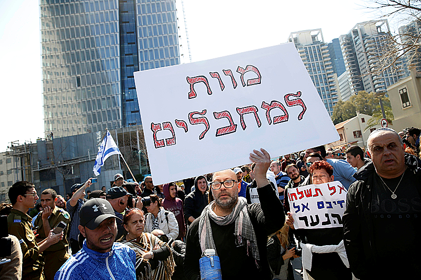 הפגנה מול בית הדין הצבאי במהלך מתן גזר הדין לאלאור אזריה