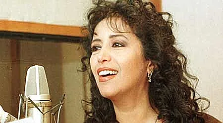 עפרה חזה