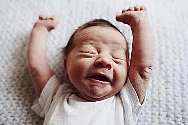 תינוק מתעורר