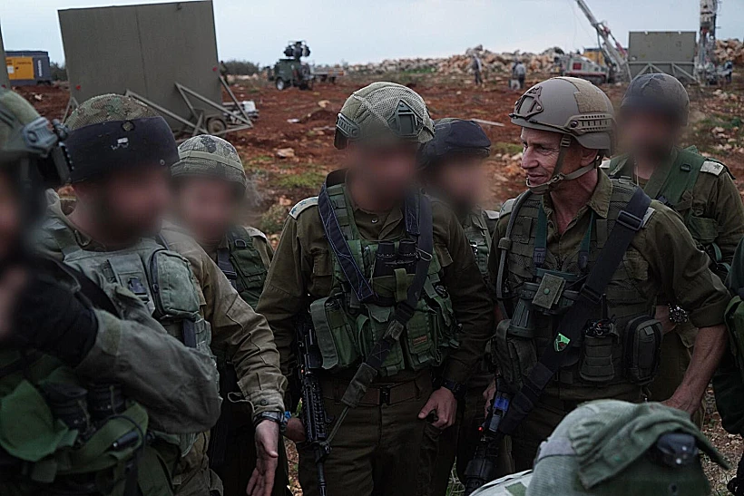 מפקד פיקוד הצפון, אלוף יואל סטריק, ומפקד עוצבת ״הגליל״, תת-אלוף רפי מילוא, בביקור בצפון