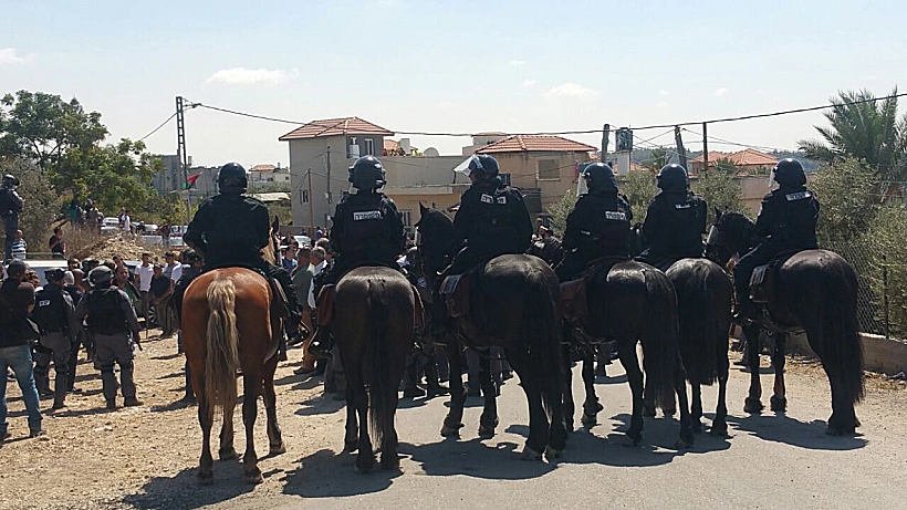 שוטרים בהפגנה בוואדי ערה