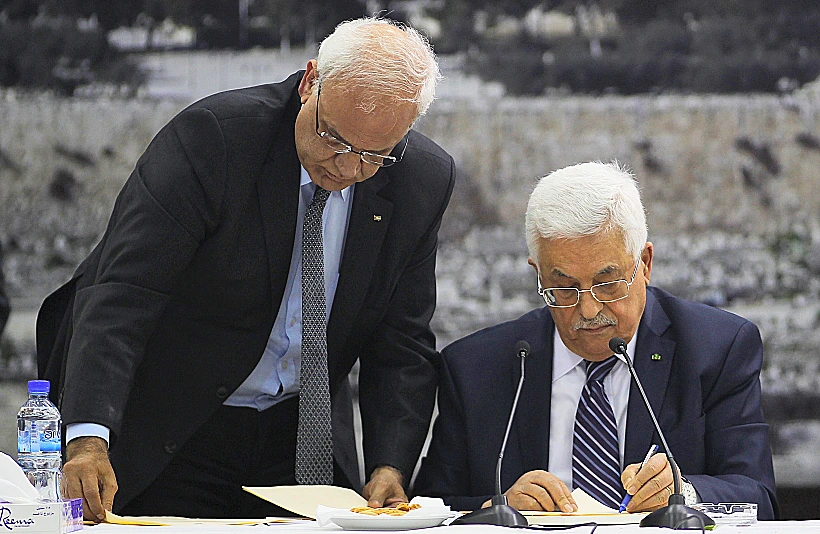 אבו מאזן בחתימה על אמנות 15 ארגוני או