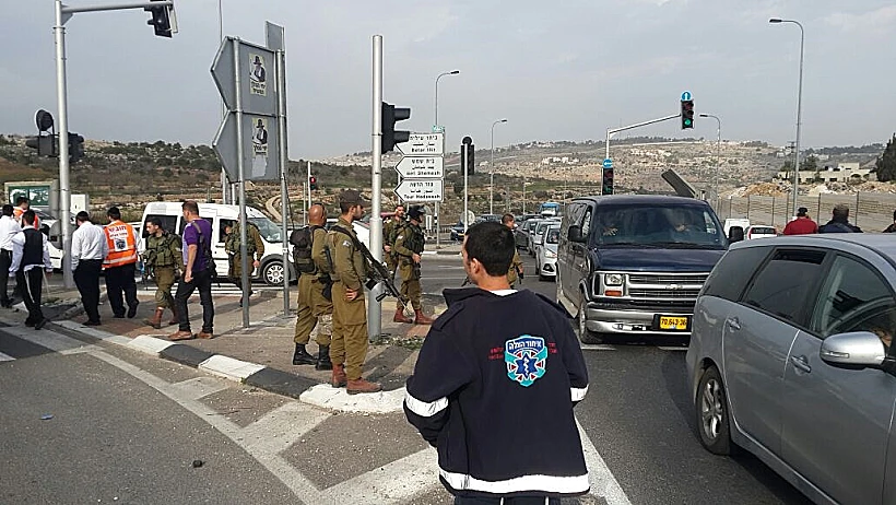 מחבל שפך חומצה על גבר וארבע ילדות סמוך למחסום המנהרות