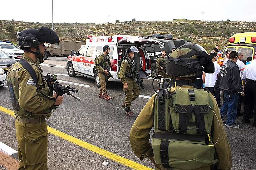 מחבל שפך חומצה על גבר וארבע ילדות סמוך למחסום המנהרות