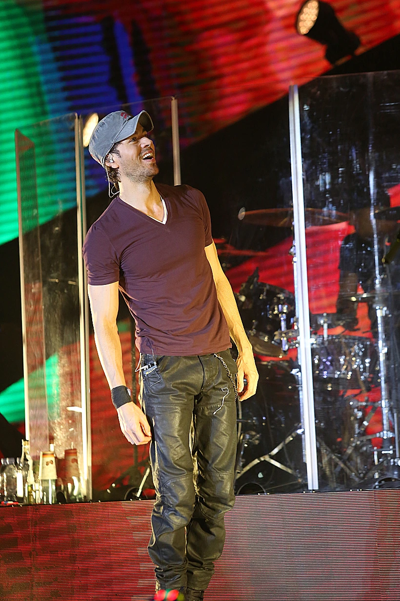 אנריקה איגלסיאס בהופעה בישראל