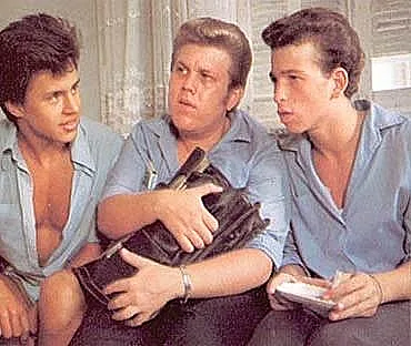 צחי נוי מתוך אסקימו לימון