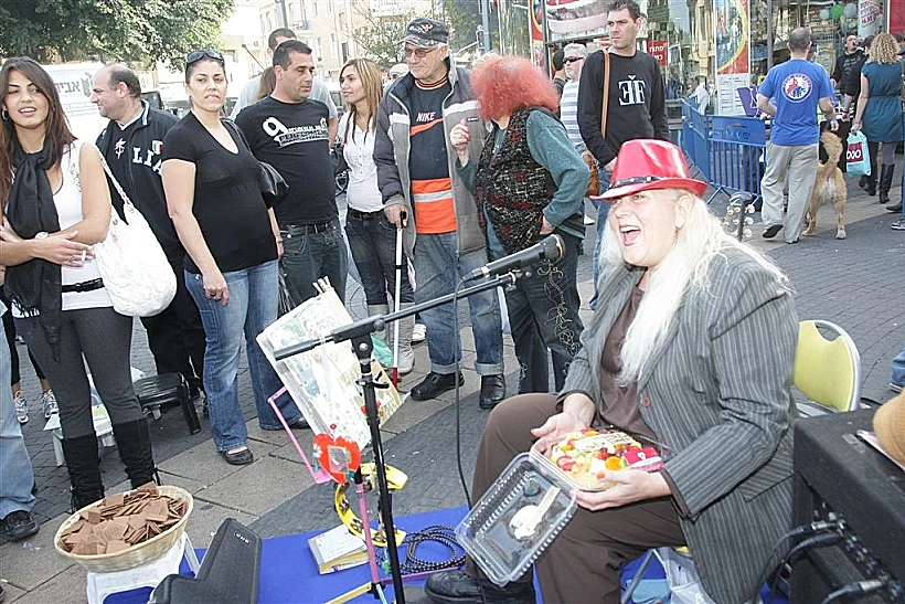 מירי  אלוני  חגגה  במדרחוב  יום  הולדת 60