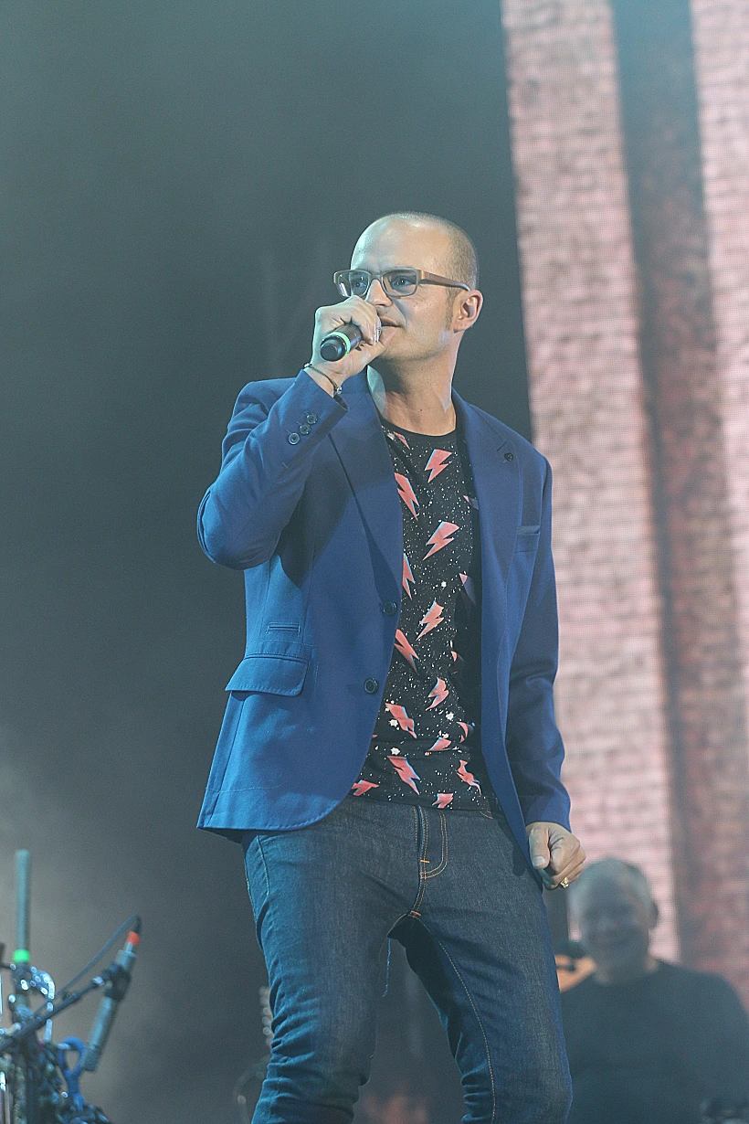 אברהם טל במופע ההוקרה לאריק איינשטיין