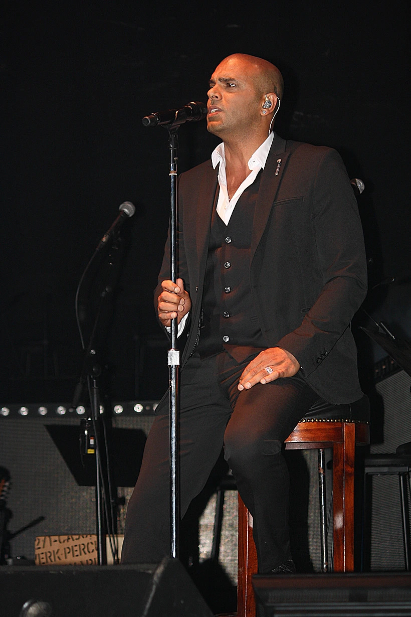 אייל גולן בהופעה