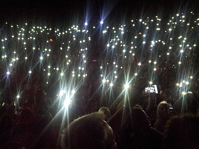 אייל גולן בהופעה בקיסריה
