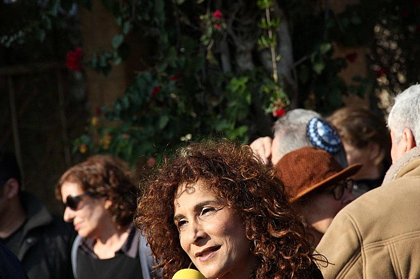 אביבה אבידן בהלווייתה של יפה ירקוני