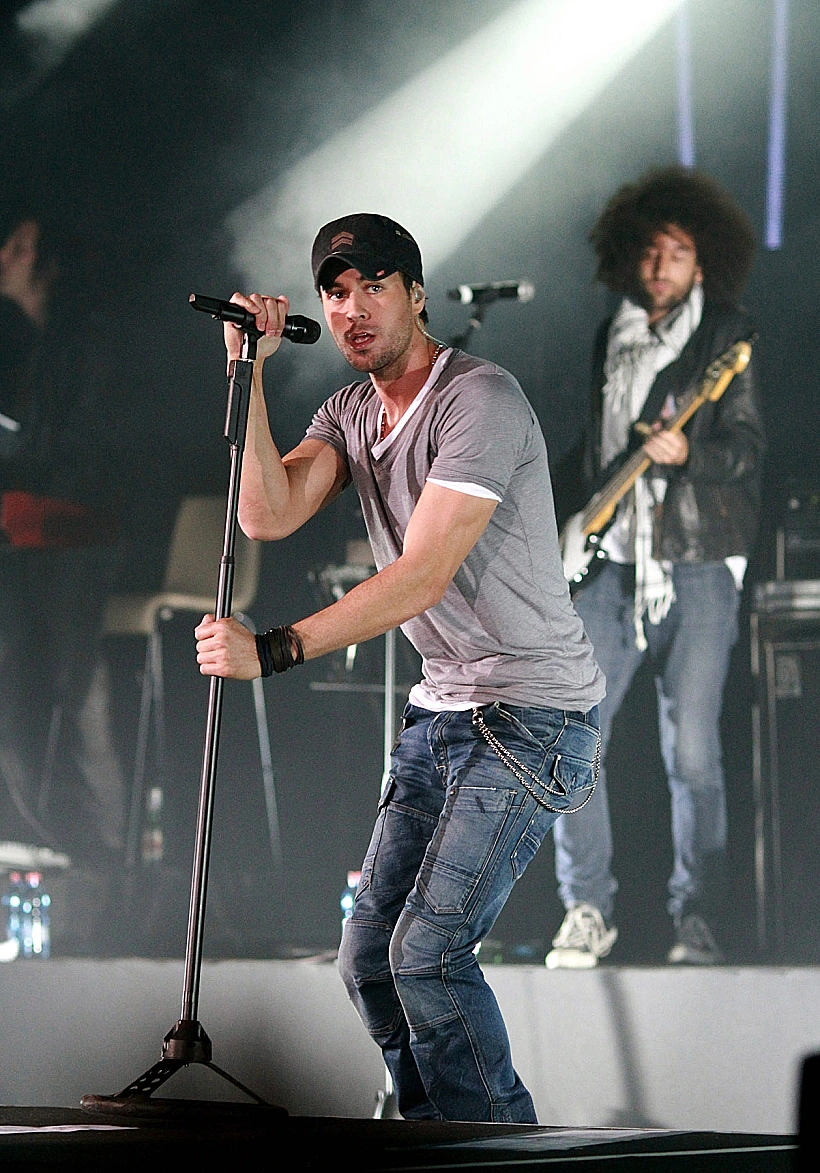 אנריקה אגלסיאס בהופעה בישראל