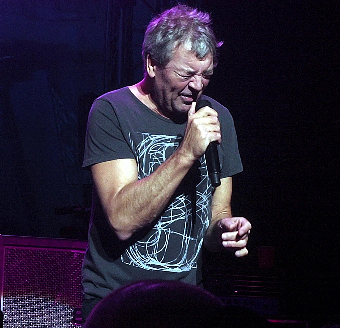 מתוך ההופעה של דיפ פרפל בקיסריה