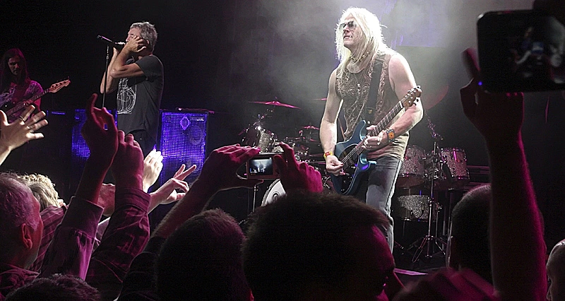 מתוך ההופעה של דיפ פרפל בקיסריה