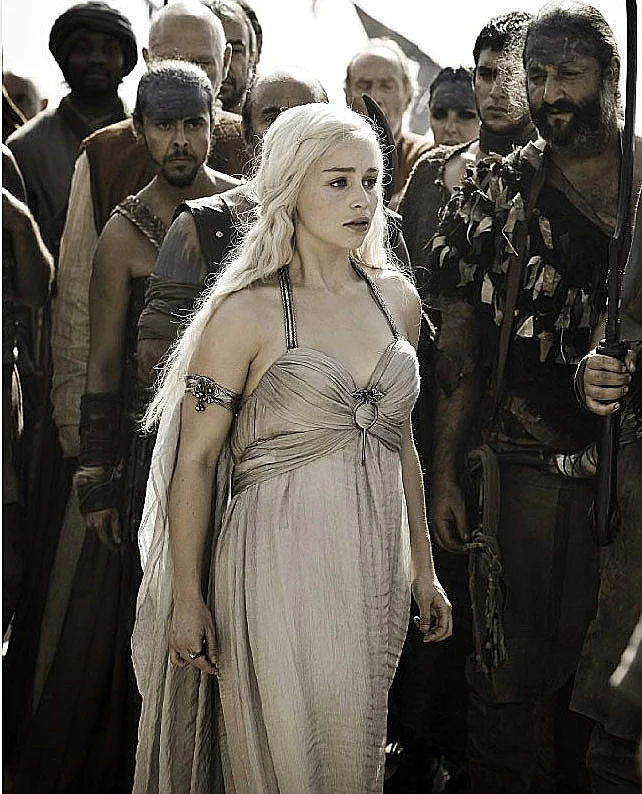 אמיליה קלארק מתוך הסדרה 