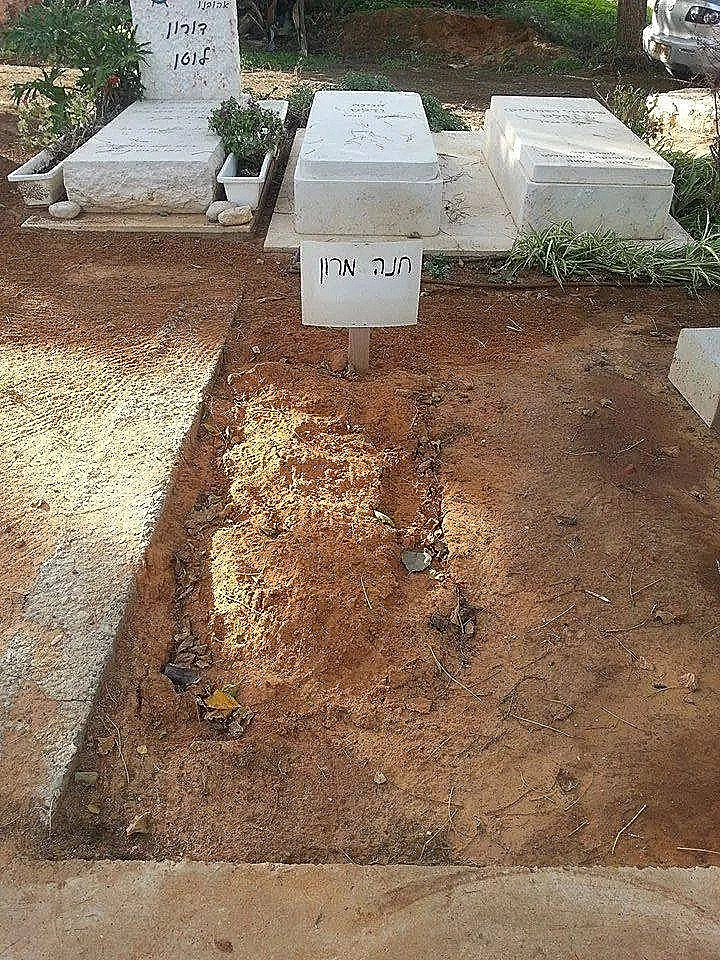 הקבר של חנה מרון
