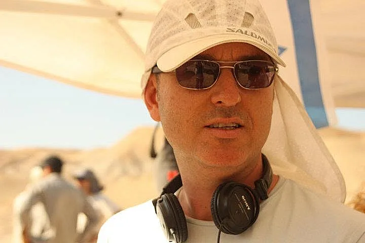 במאי הסדרה אחת אפס אפס - אמיר מן