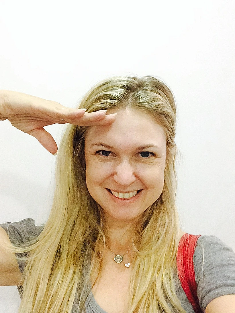 ליאור נרקיס מוזס מצדיע