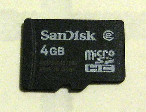 כרטיס זיכרון חיצוני, עליו ניתן לשמור מדיה דיגיטלית