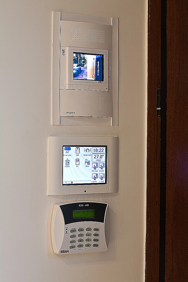 מסכי השליטה על מערכות הבית