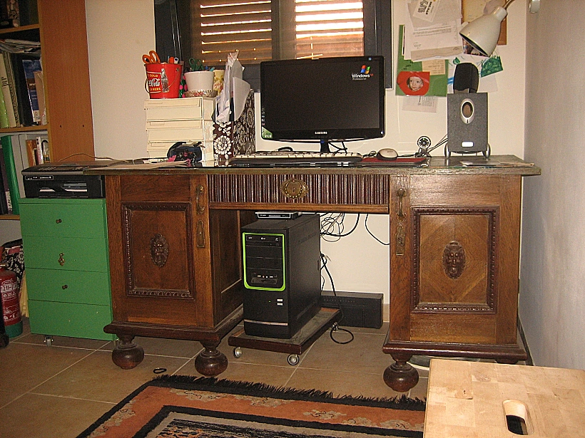 חדר עבודה בבית משפחת גל