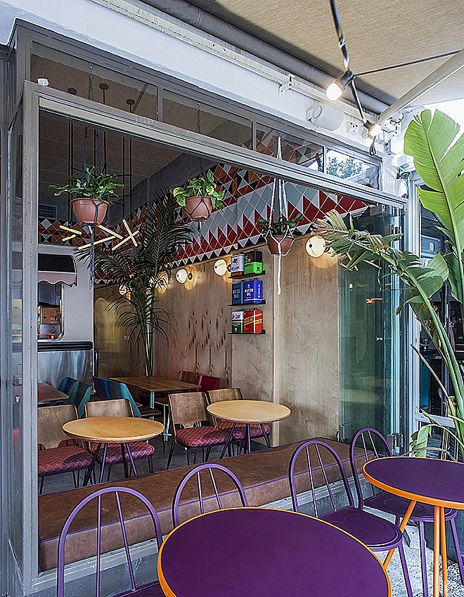 דה לוקס TRUCK מבט מבחוץ