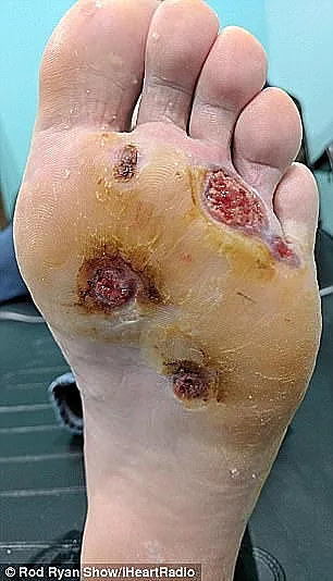 שרה נתניהו בחליפה של קסטרו